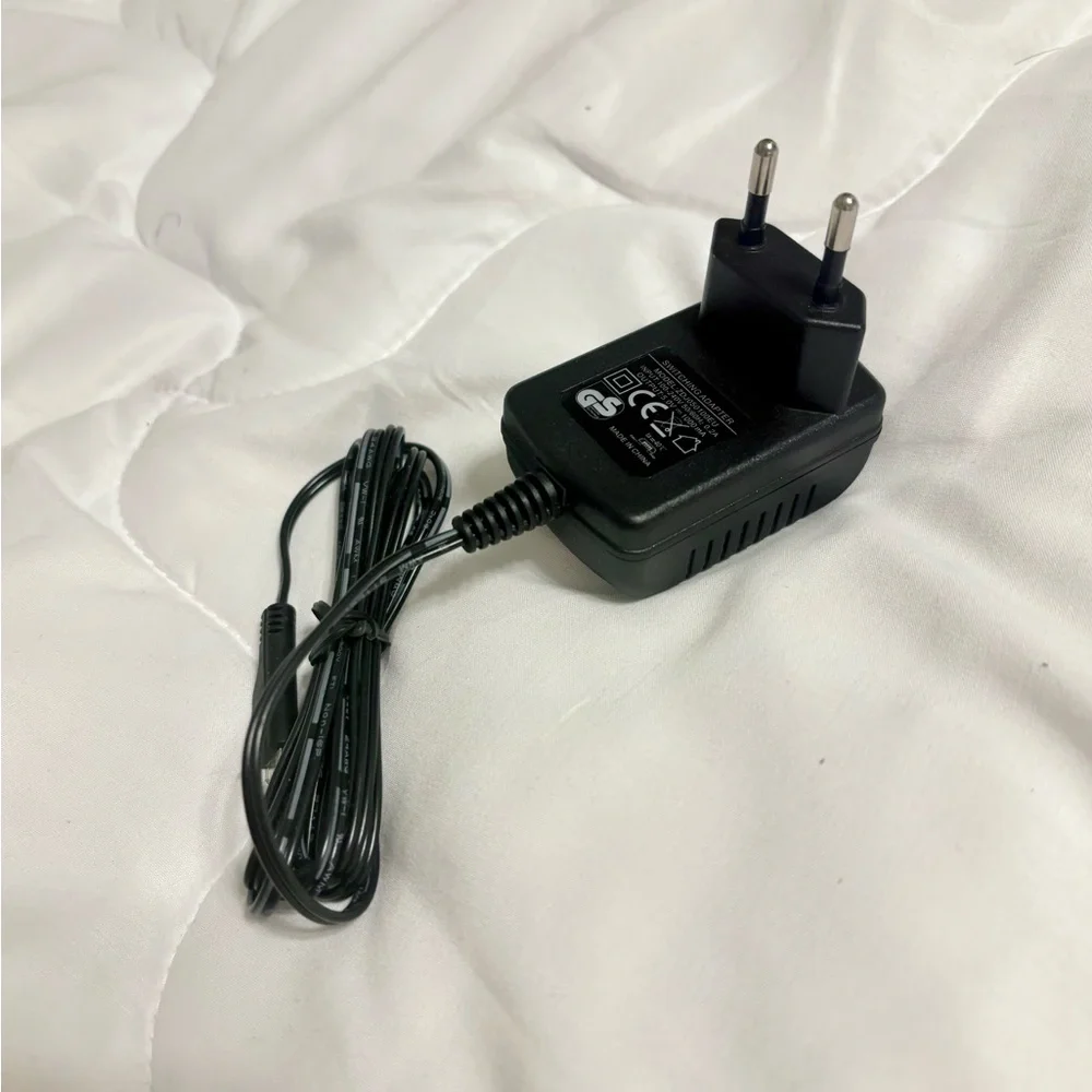 Universal Micro-USB Wall Charger – EU Plug, 5V Power Adapter with Cable